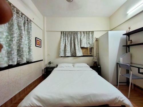 Bandra West Apartment | Mon Desire 5, Perry Cross Rd, Bandra West by Connekt Homes