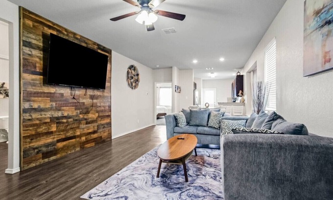 San Antonio House | Moni Rock- Hidden Serenity