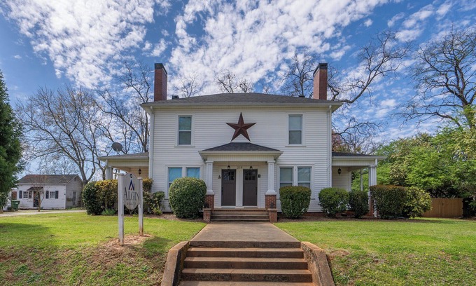 Monroe Apartment | Monroe Getaway.