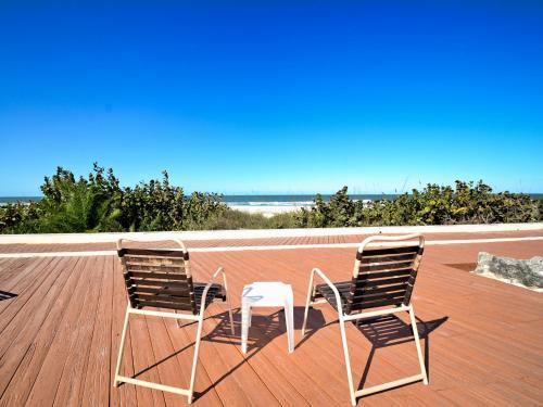 Belleair Beach Apartment | Mont Martre Condo 216 Beachfront 2 bedroom 2 bath at Mont Martre Condos 23117
