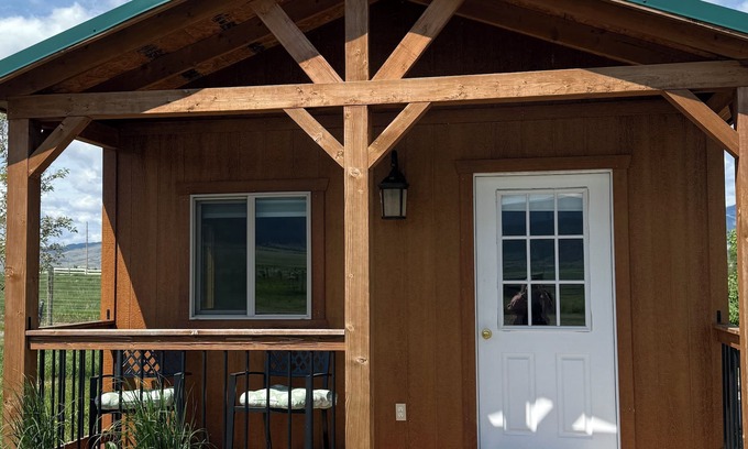 Whitehall Cabin | Montana Cabin Rental at Heart & Soul Alpacas – Kitchen, AC, WiFi & Scenic Views