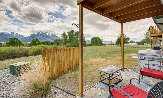 Emigrant House | Montana Vacation Rental: 32 Mi to Yellowstone!