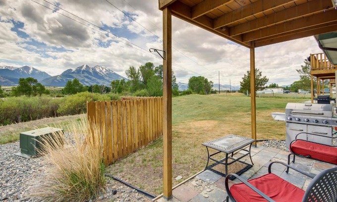 Emigrant House | Montana Vacation Rental 32 Mi to Yellowstone!