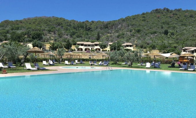 Suvereto Apartment | Montepitti Two-room ground floor apartment with A.C