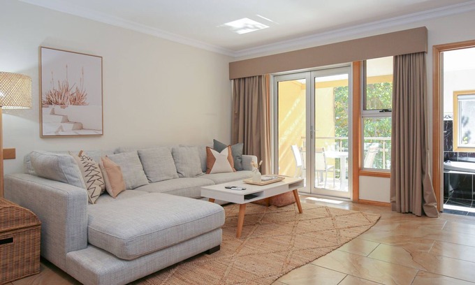 Bright Apartment | MONTEREY - relaxed living for couples in Bright