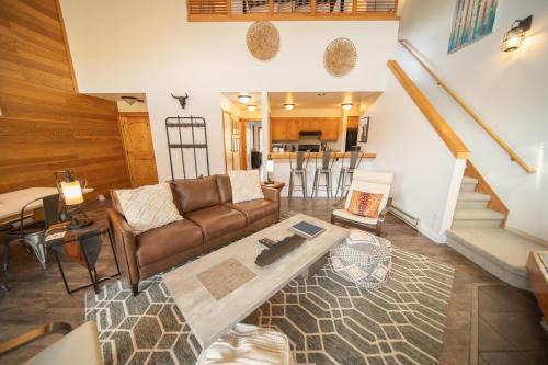 Lakeside Village House | Montezuma 1766 by SummitCove Lodging