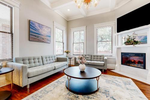 Metropolitan House | Montgomery House - Unit A