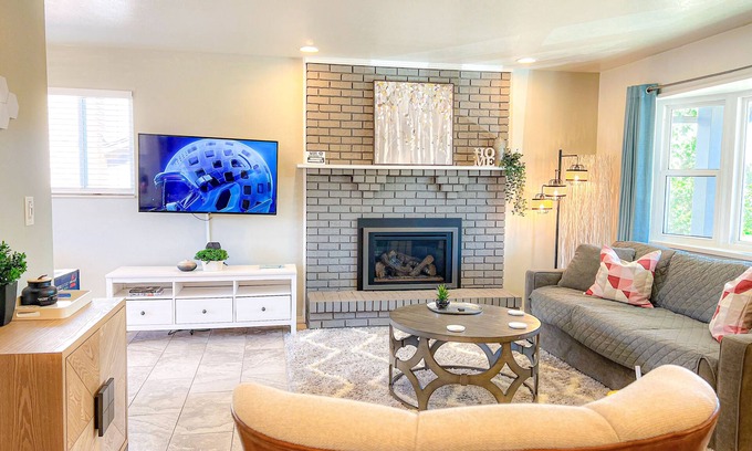 Northeast Colorado Springs House | Month to Month/Midterm Rentaln3BR/2BATH Great Mountain View next to AF Academy