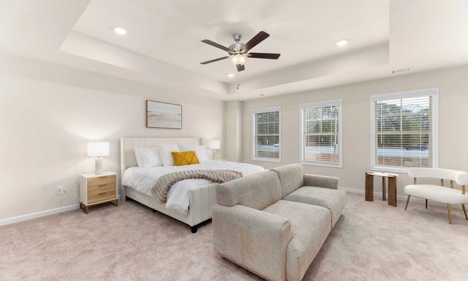 Lilburn House | Month2Month｜Lush Yard｜Garage Access｜Pet-Friendly｜Spacious 3B｜Flex-Lease #42000