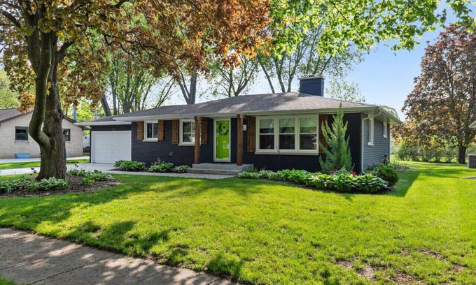 De Pere House | Monthly Discount! Porch&Firepit!