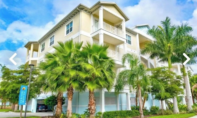 Whitney Beach Condo | Monthly Discounts Available! Jan open! Beautiful view overlooking Palma Sola Bay