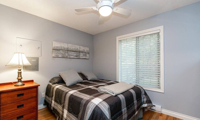 Sidney House | Monthly Furnished North Saanich Haven: 2BR Retreat