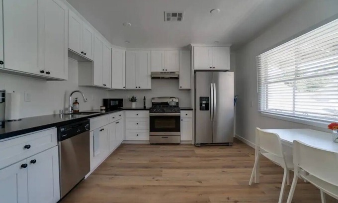 North Central Apartment | Monthly Rental Near the Rose Bowl. Remodeled 2020!