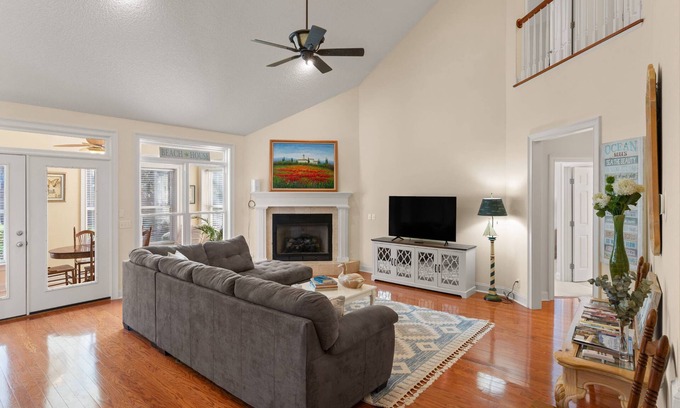 St. Simons Island House | Monthly Rental – 4BR Pet-Friendly Retreat w/Office, Bikes, Patio, Near Stables & Village Creek