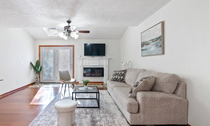 Terry Sanford House | Moodyjoy Townhouse – Close to Everything!