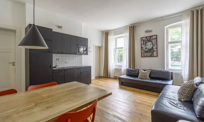Friedrichshain Apartment | Mooeve 14 apartment in Berlin