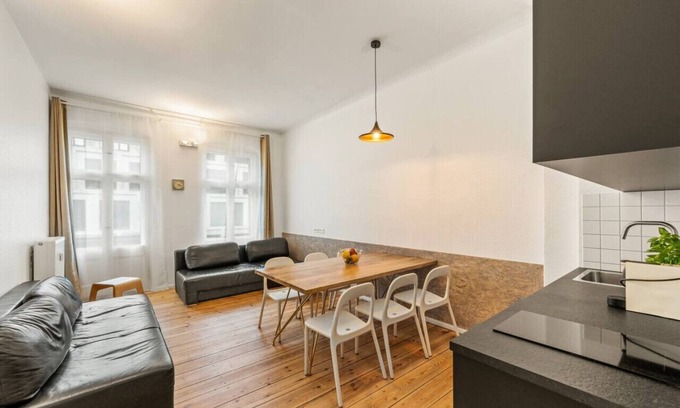 Friedrichshain Apartment | Mooeve 15 apartment in Berlin