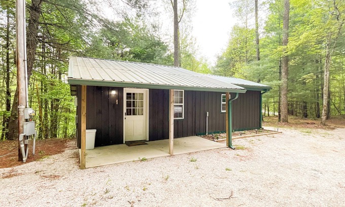 Rogers Cabin | "Moon Glow" Cabin - Cozy Climber Retreat in Muir Valley w/Hot-tub!