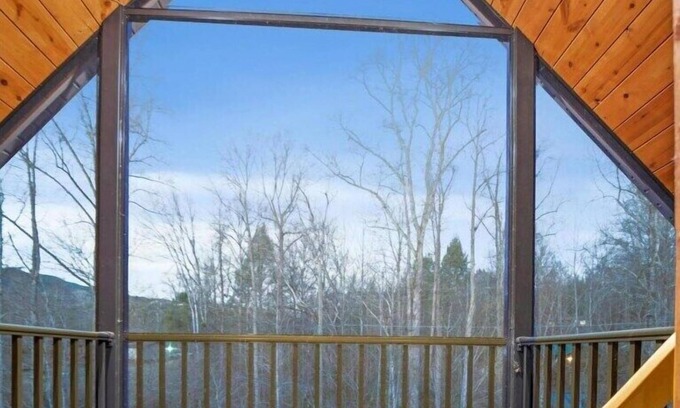 White Oak Lodge Cabin | Moondance Cabin - Enjoy Your Journey to the Smokies!
