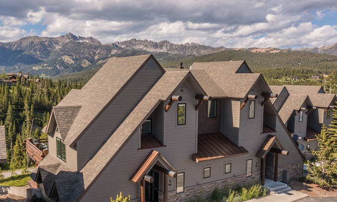 Saddle Ridge House | Moondance Chalet | Ski-In/Out Saddle Ridge | Hot Tub | 7 Min Drive to Resort