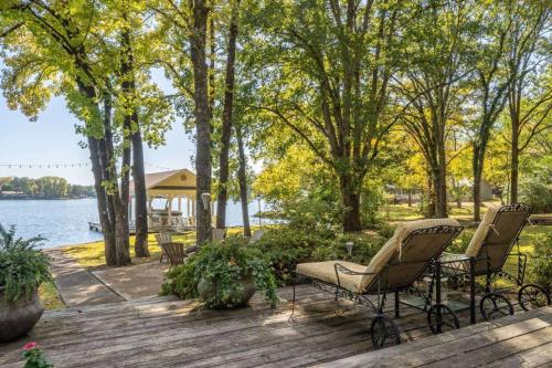 Mid America House | Moonlight Baydream