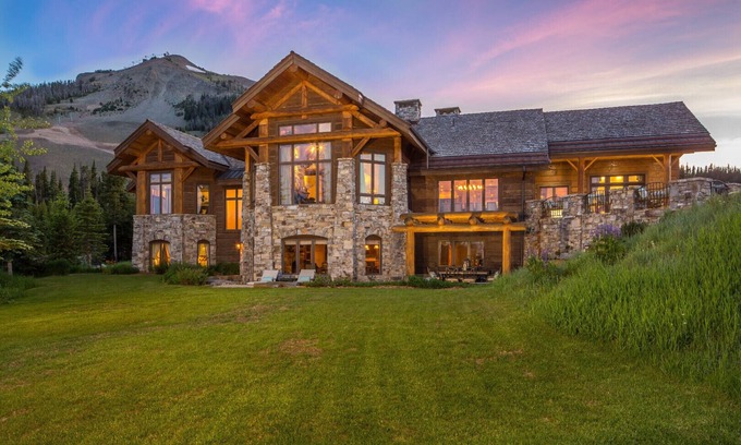 Big Sky House | Moonlight Estate! Luxurious House, Prestige Location, Unforgettable Vacation!
