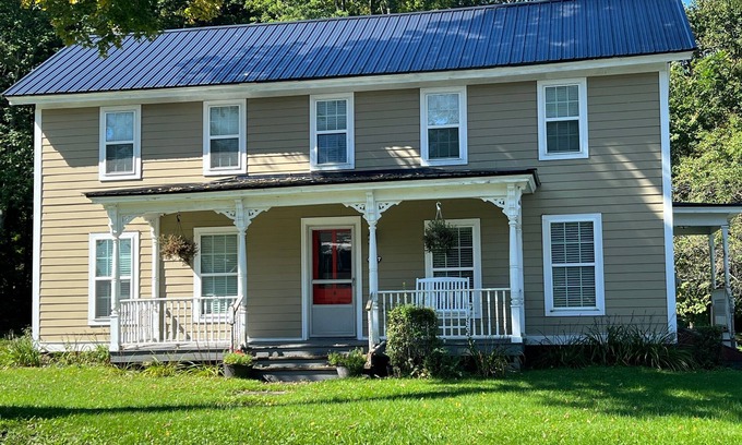Milford House | Moonlight Graham - Doc -1 of 2 neighboring 3 bdrm homes w/shared pool near CDP