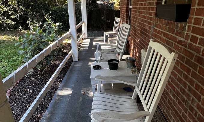 Gulf Breeze Bed & Breakfast | Moonlit Midnight Room - READ DESCRIPTION, FREE coffee, pets welcome!