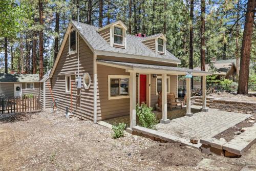 Summit Estates Ski Chalet | Moonridge R n R- Cozy Single Level Central Chalet Home