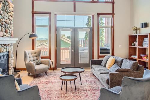 Big White Ski Resort Apartment | Moonshine Crescent 365 by Okanagan Premier