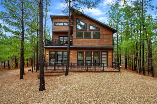 Broken Bow House | Moonshine Times - 3king 4queen perfect family and friends cabin firepit