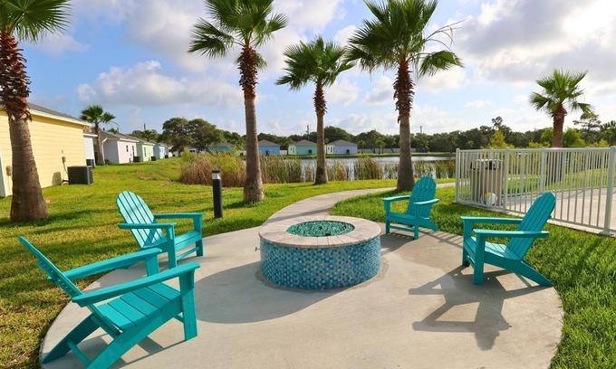 Fulton Cottage | Moonstone Cottage at The Oasis