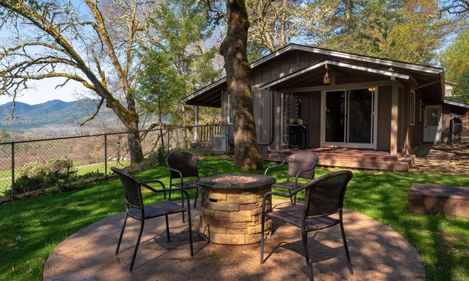 Gold Hill House | moonville retreat A little home with a winery view