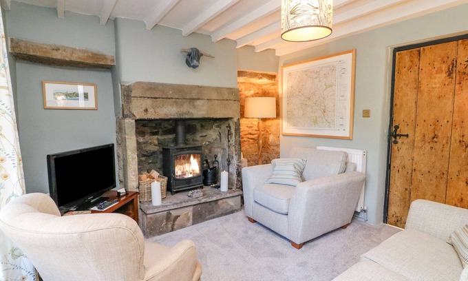 Carnforth Cottage | MOOR COTTAGE, pet friendly, with open fire in Kirkby Lonsdale