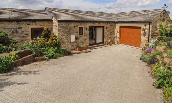 Barkisland Cottage | MOORBOTTOM STABLES, with a garden in Barkisland