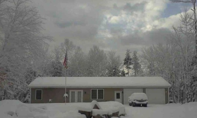 Mercer House | Moore Big House. Near snowmobile trail, ski places, 15 miles from 2 major cities