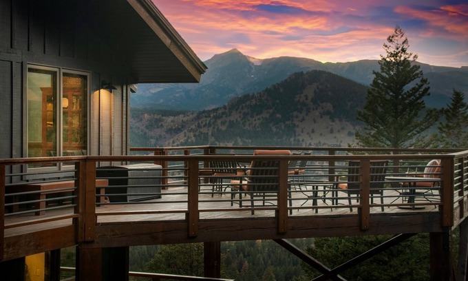 Windcliff Estates House | Moose Den Luxury Vacation Home at Windcliff by RedAwning