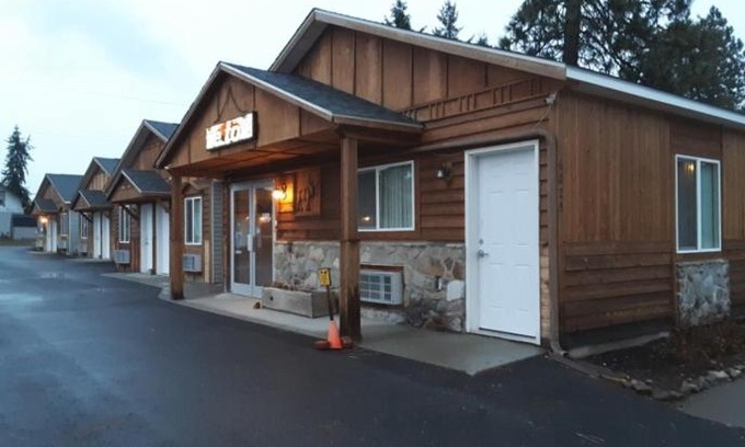Spirit Lake Hotel | Moose Inn