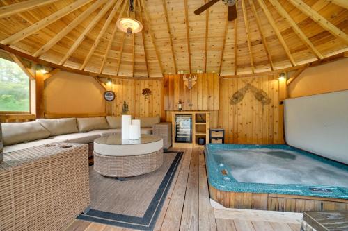 Baring House | Moose Lodge Cabin with Entertainment Gazebo!