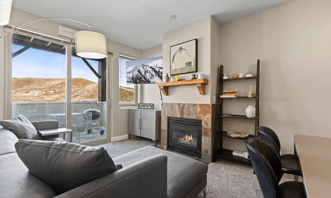 Kimball Junction Condo | Moose Mgmt at Crestview A104: Hot Tub-Parking-Near Shopping and Resorts
