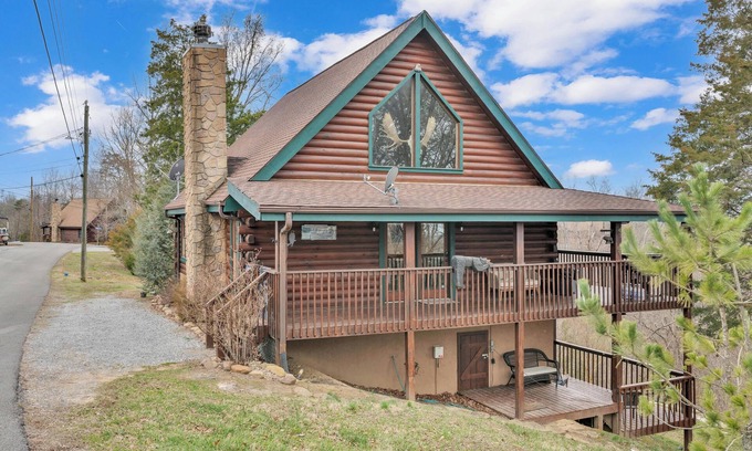 Sevierville Cabin | Moosehead Lodge – Fantastic Cabin at Lake Douglas!