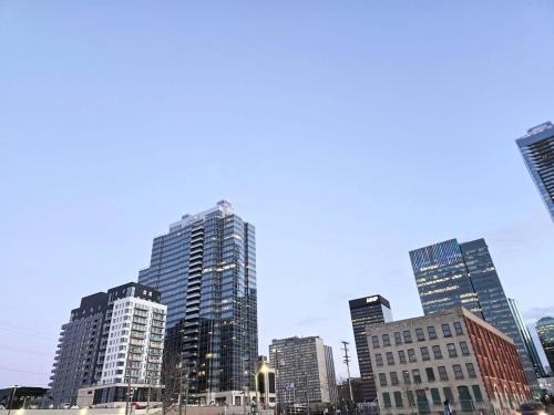 Downtown Edmonton Apartment | Mordern 2BedRoom Downtown Apt with Free Parking & Wifi