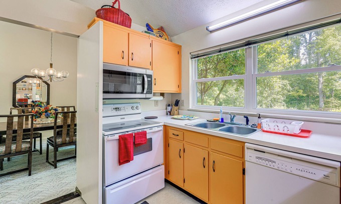 Morehead City House | Morehead City Home ~ Walk to Beach Park!