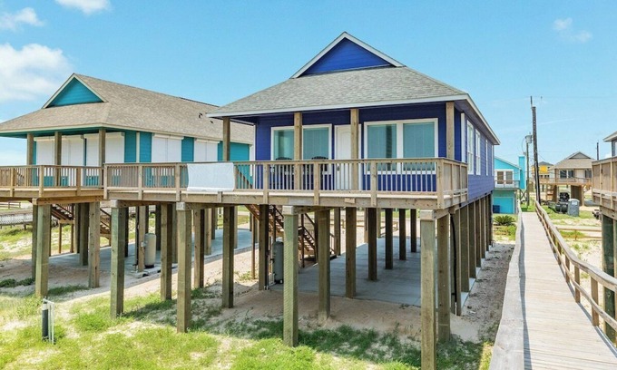 Freeport House | Morning Glory - Beachfront - Pet & Family Friendly