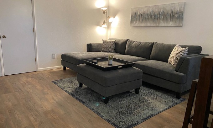 North Star Apartment | Most Comfortable Beds! 2 BR Apt in Midtown