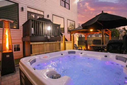 Cleveland Park House | Most Spacious Home only 2 Miles from Downtown