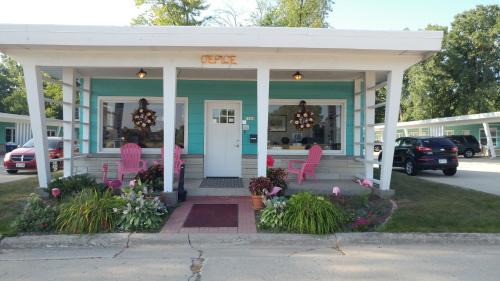 Sturgeon Bay Hotel | Motel 57