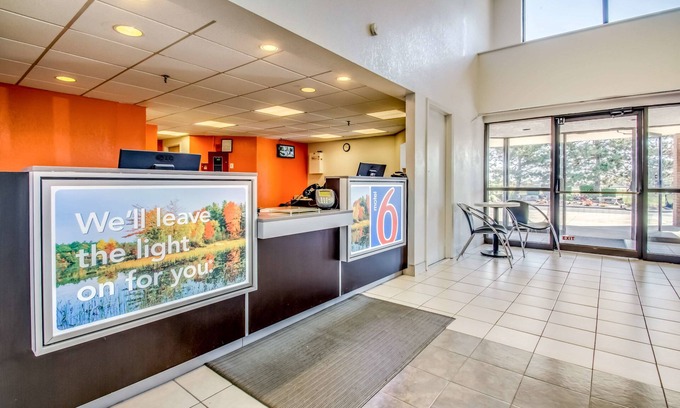 Amherst Hotel | Motel 6 Amherst, NY - Buffalo