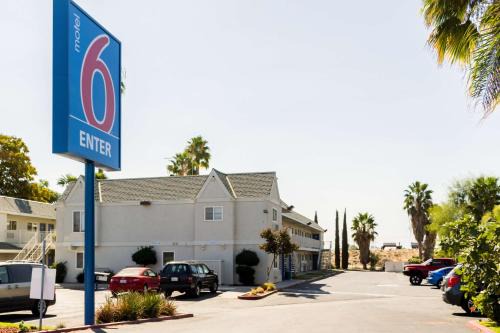 Bakersfield Hotel | Motel 6-Bakersfield, CA - East