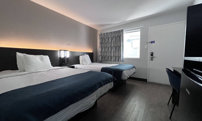 Pumpkin Center Hotel | Motel 6 Bakersfield, CA - South